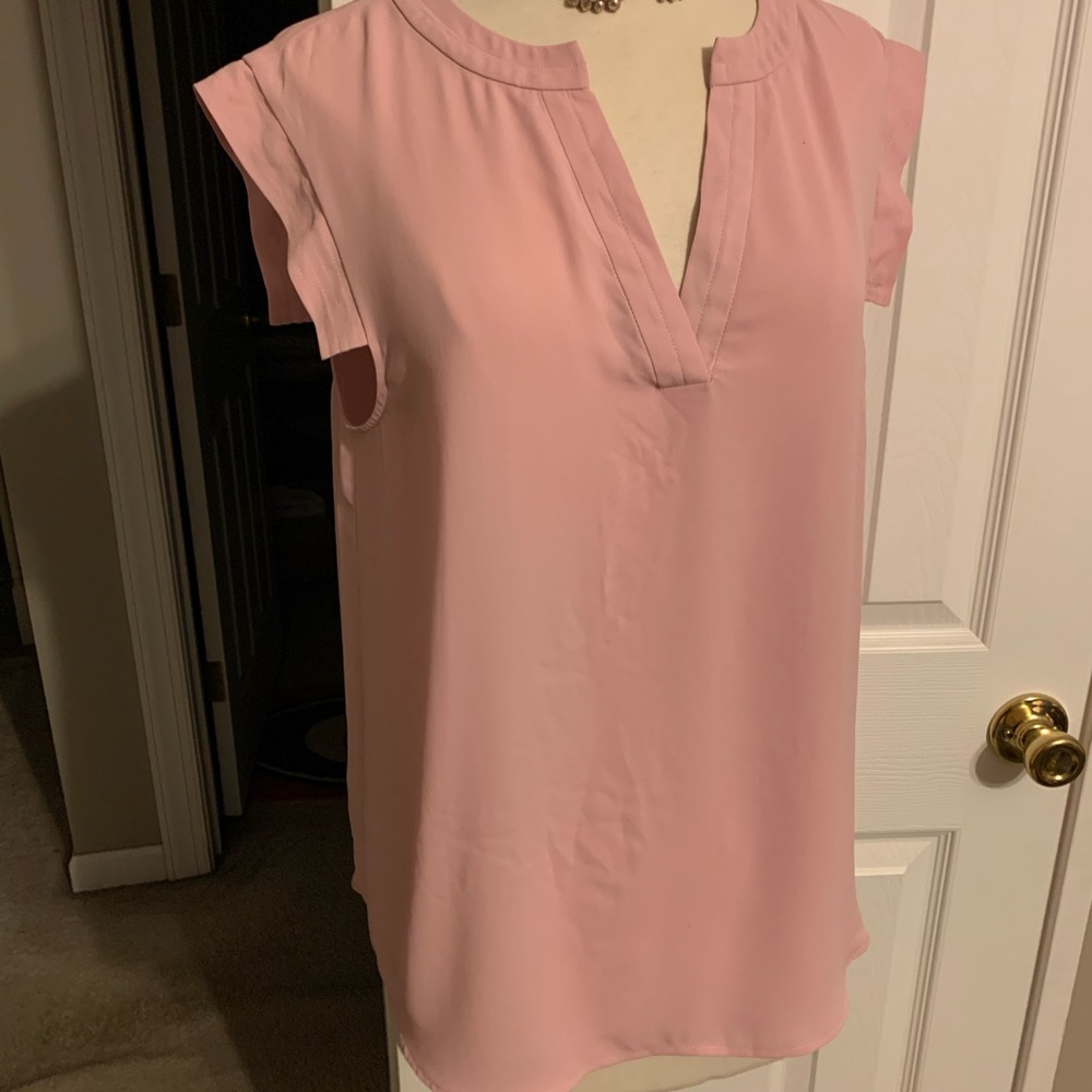 This Jcrew sleeveless Top airy & can be tucked in or worn out.